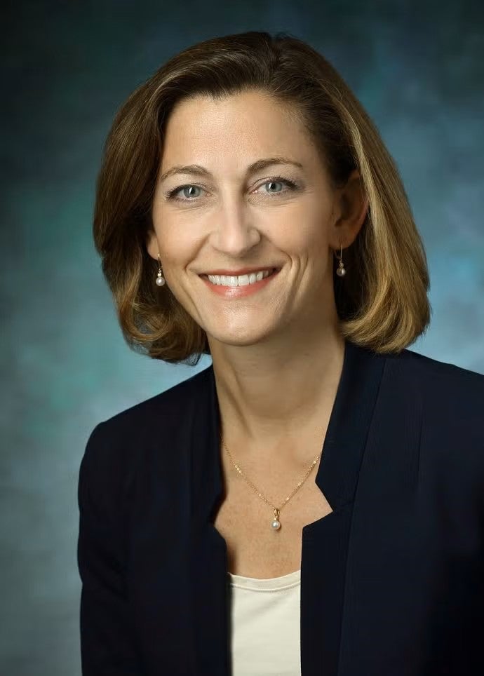 Rebecca Evangelista headshot