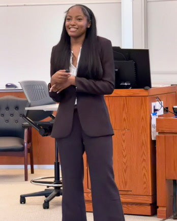 Saniya Lewis presents her research results